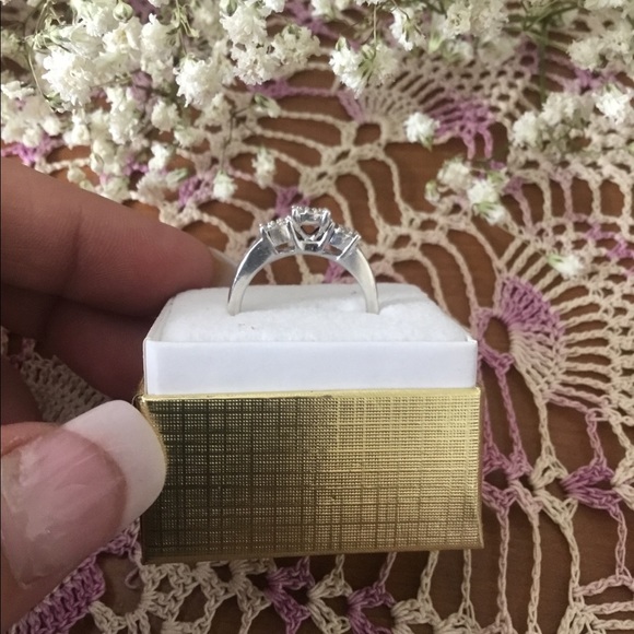 Gorgeous Sterling Silver & Diamonds😍 - Picture 3 of 4